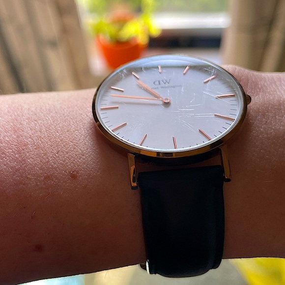 Daniel Wellington Ladies Watch - Picture 5 of 5